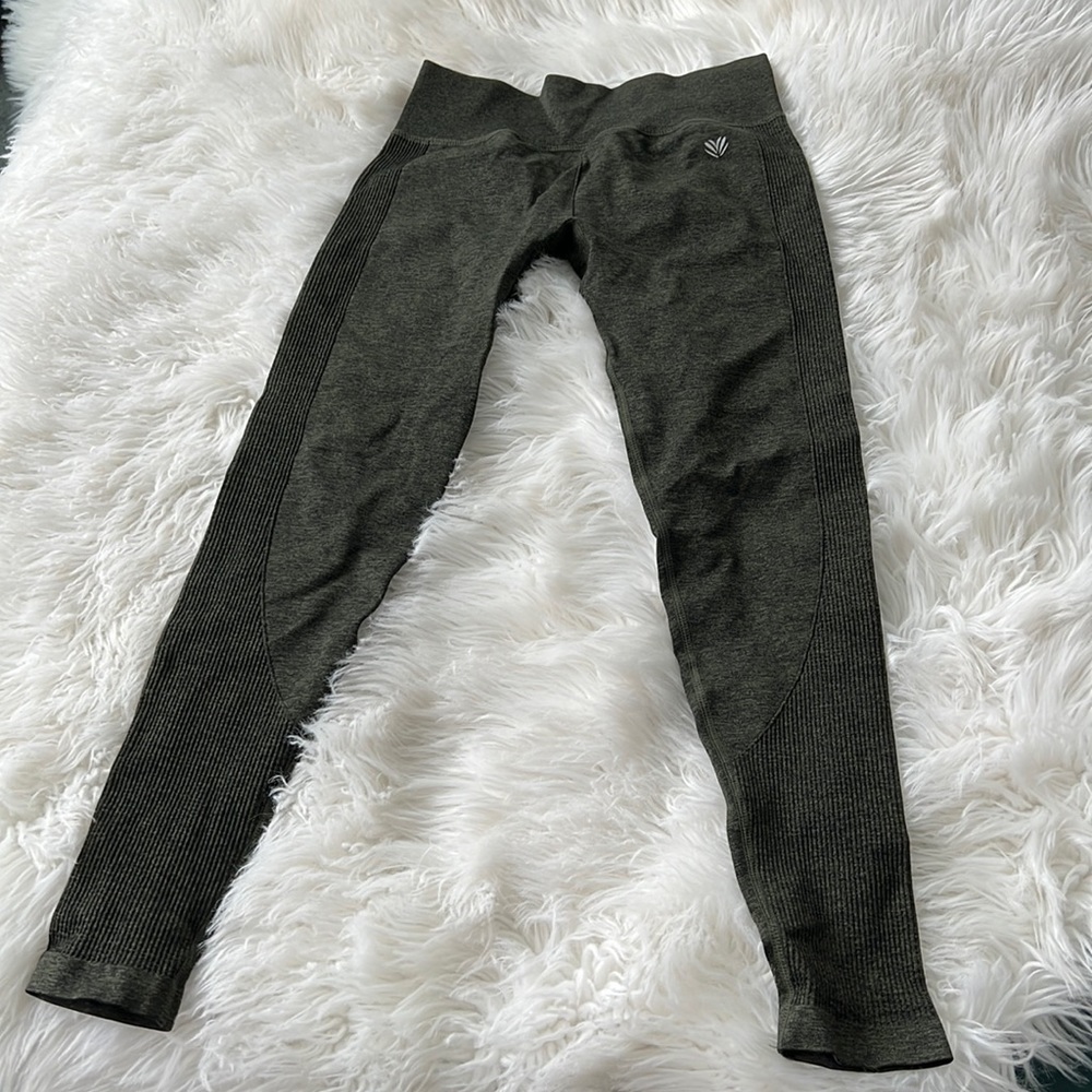 Forest green leggings.